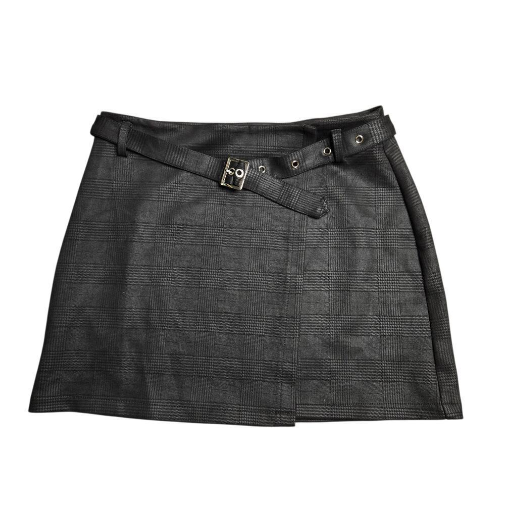 French Kiss Black Plaid‎ Wrap Skirt Size: L